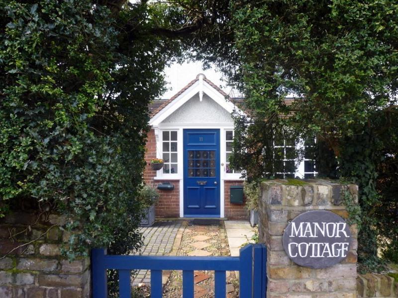 Manor Cottage Bed And Breakfast Windsor Exterior foto